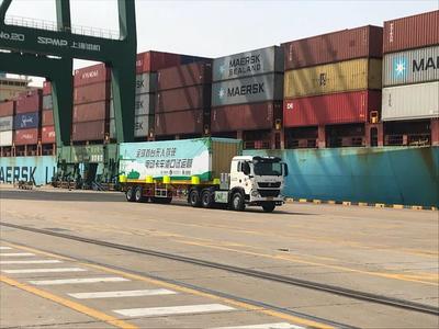 無人駕駛港口集裝箱運(yùn)輸車，中國這次厲害了！